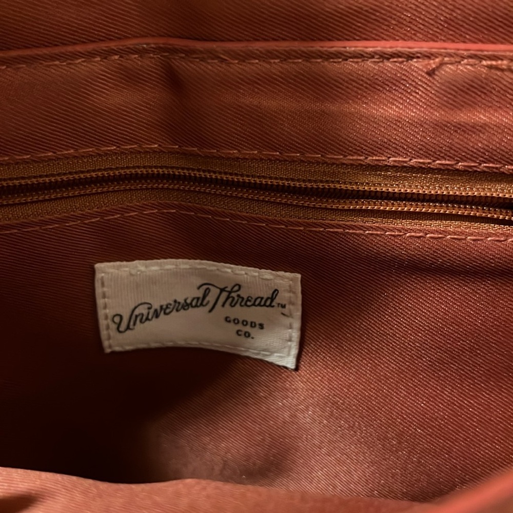 Universal Thread Purse - Picture 3 of 4